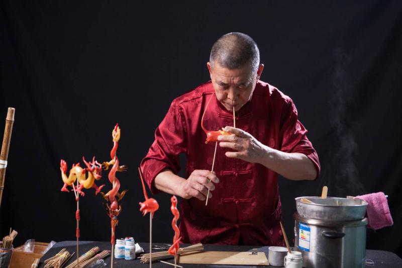 市中区黄氏吹糖人:七旬老人六十年的坚守