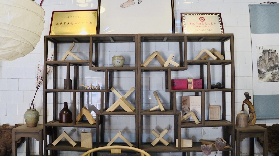 281621_1593147108667488.jpg 7.jpg