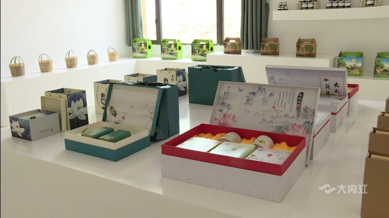 281698_1592797358562719.jpg 荷花3.jpg