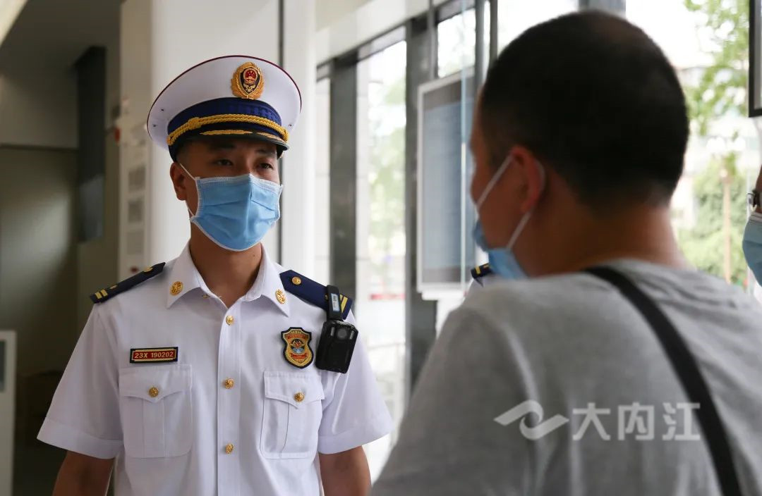 74005_1592791309748763.jpg 消防父子 (5).jpg