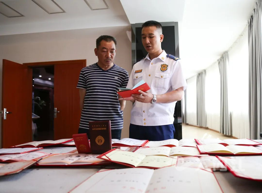 74005_1592791323325697.jpg 消防父子 (6).jpg