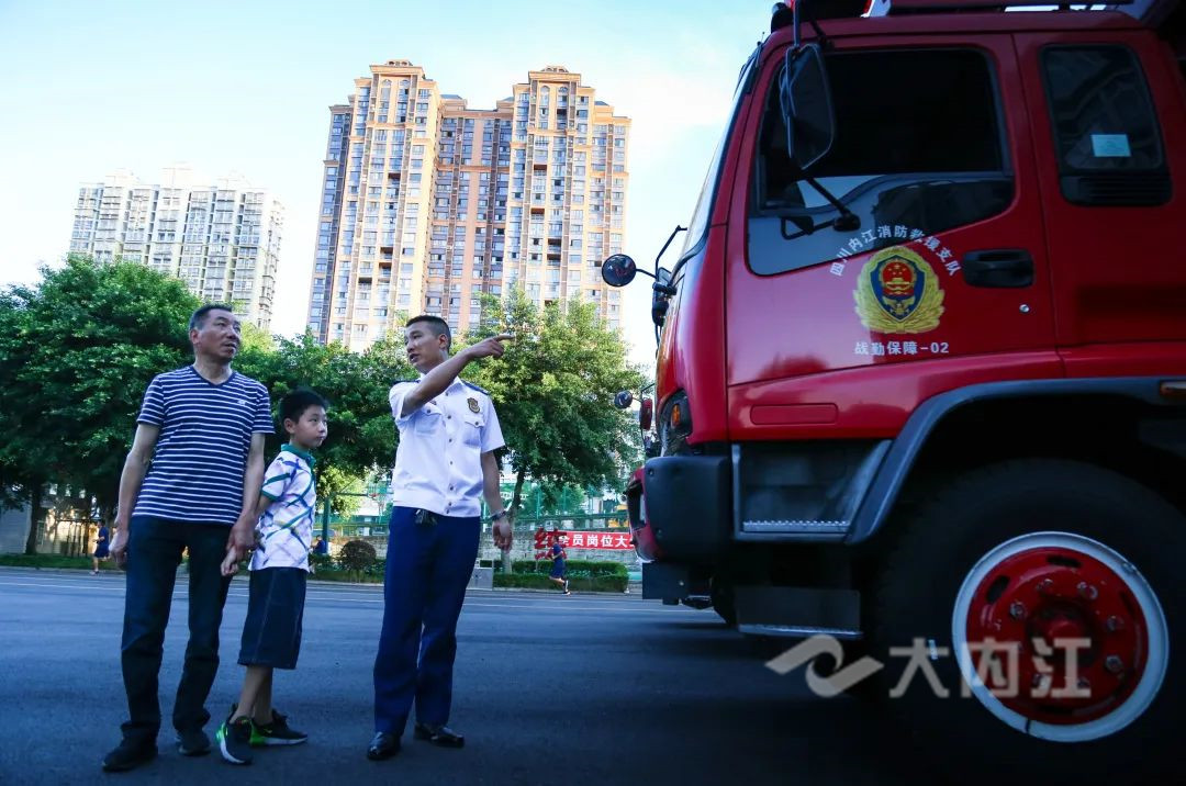 74005_1592791337436551.jpg 消防父子 (1).jpg