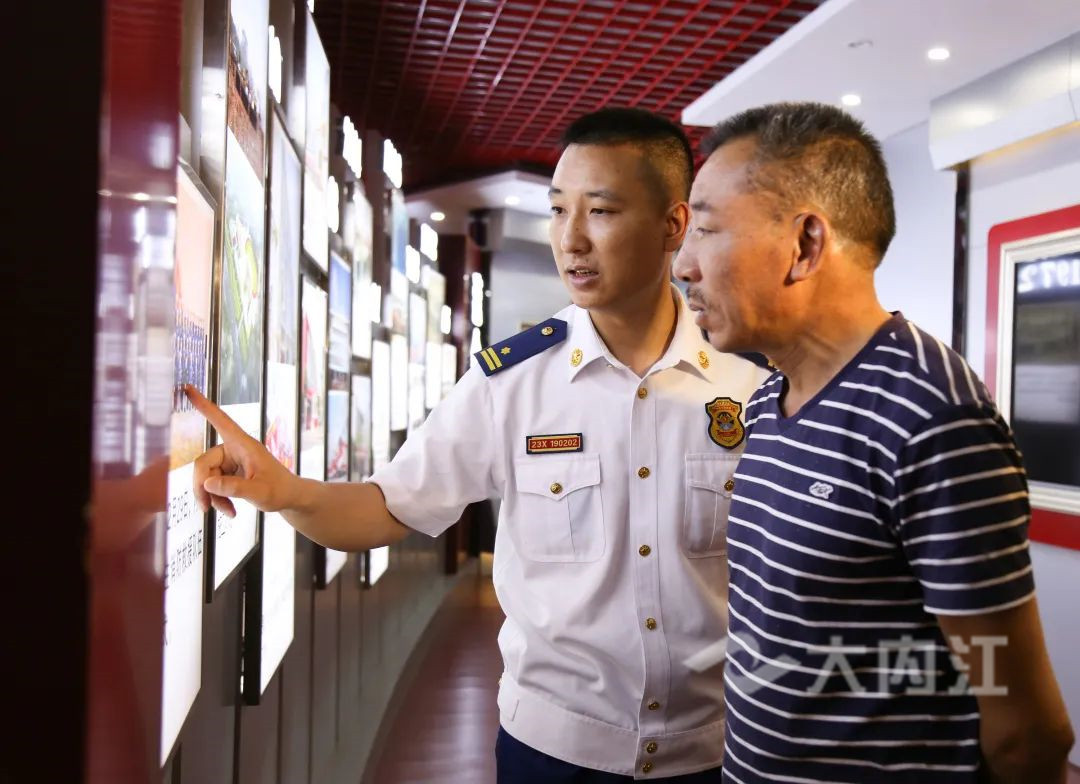 74005_1592791349241289.jpg 消防父子 (7).jpg