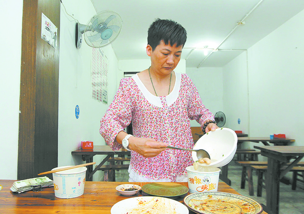 281877_1597197983348198.jpg 2.jpg