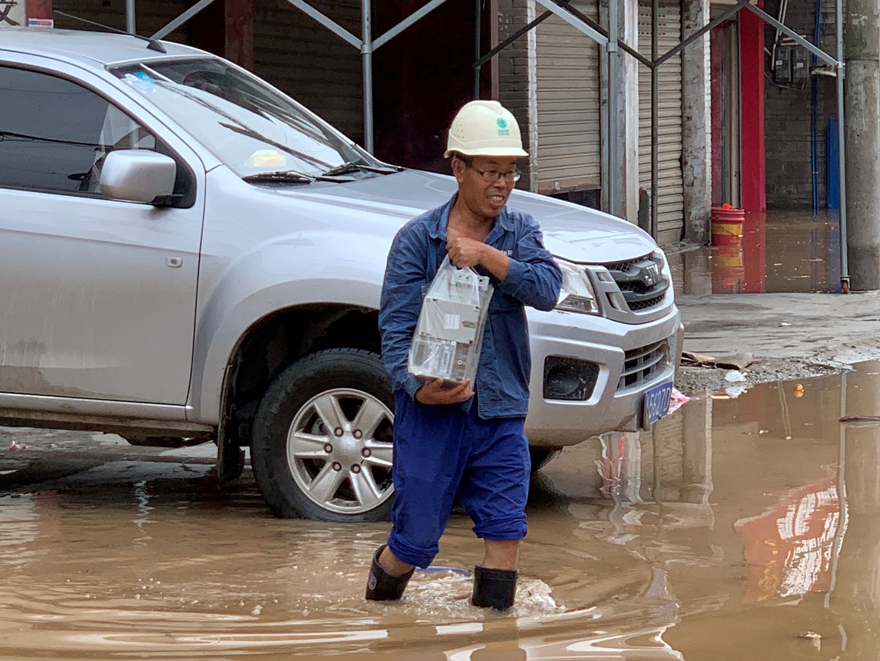 281877_1597741147907670.jpg 0.jpg