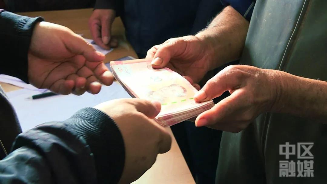 281877_1602998851164697.jpg 6.jpg