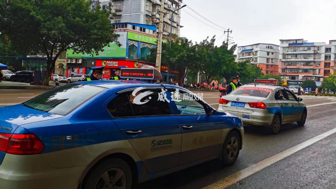 281877_1603192257574568.jpg 3.jpg