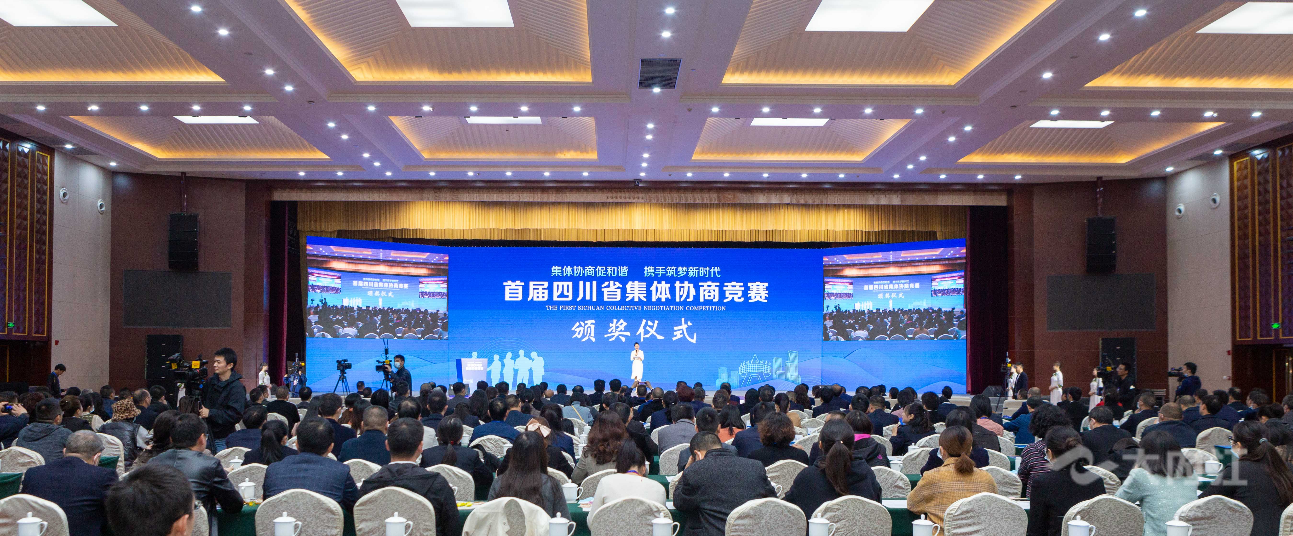 281877_1603265067765405.jpg 4.jpg