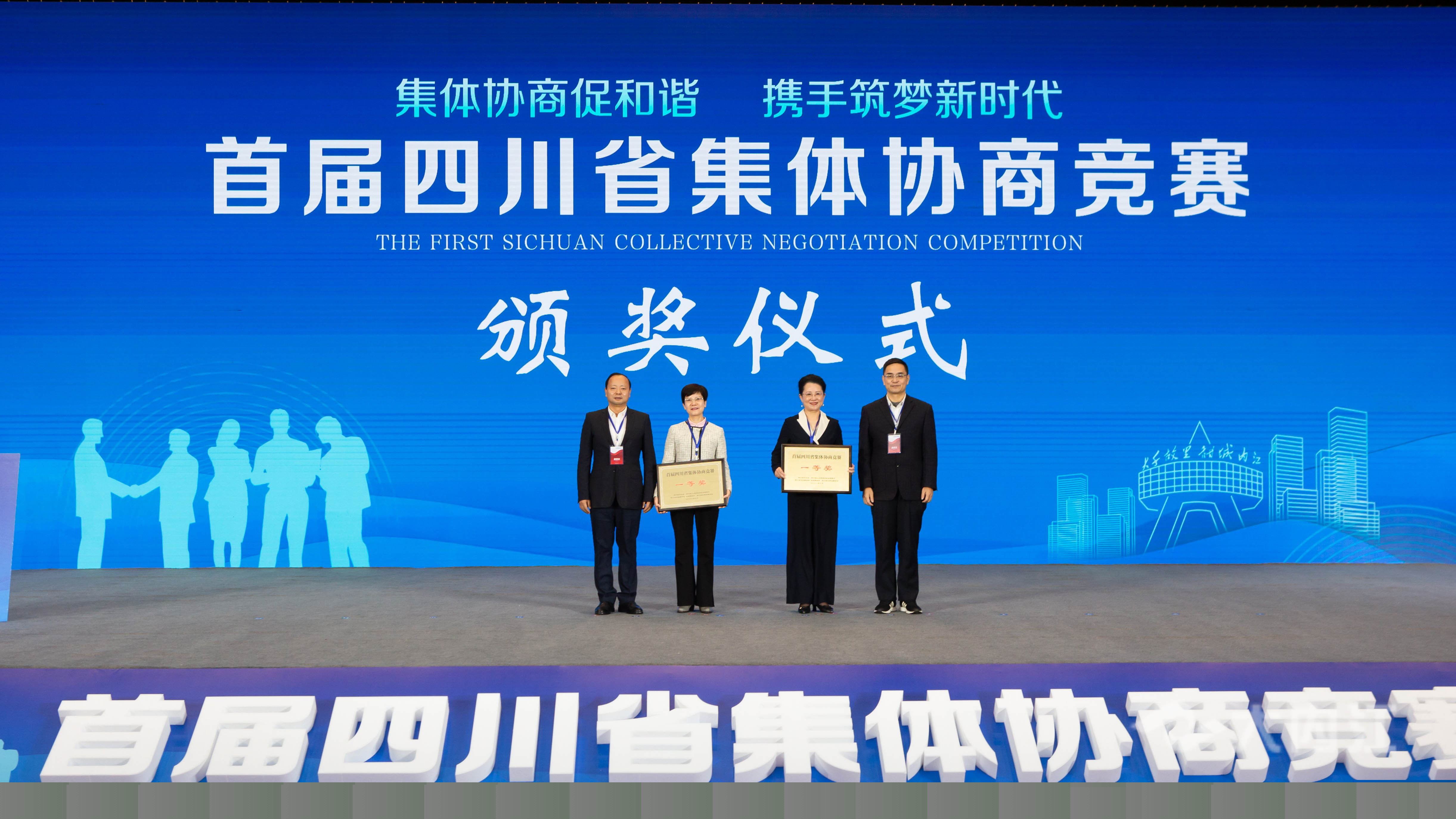 281877_1603265271834085.jpg 01.jpg