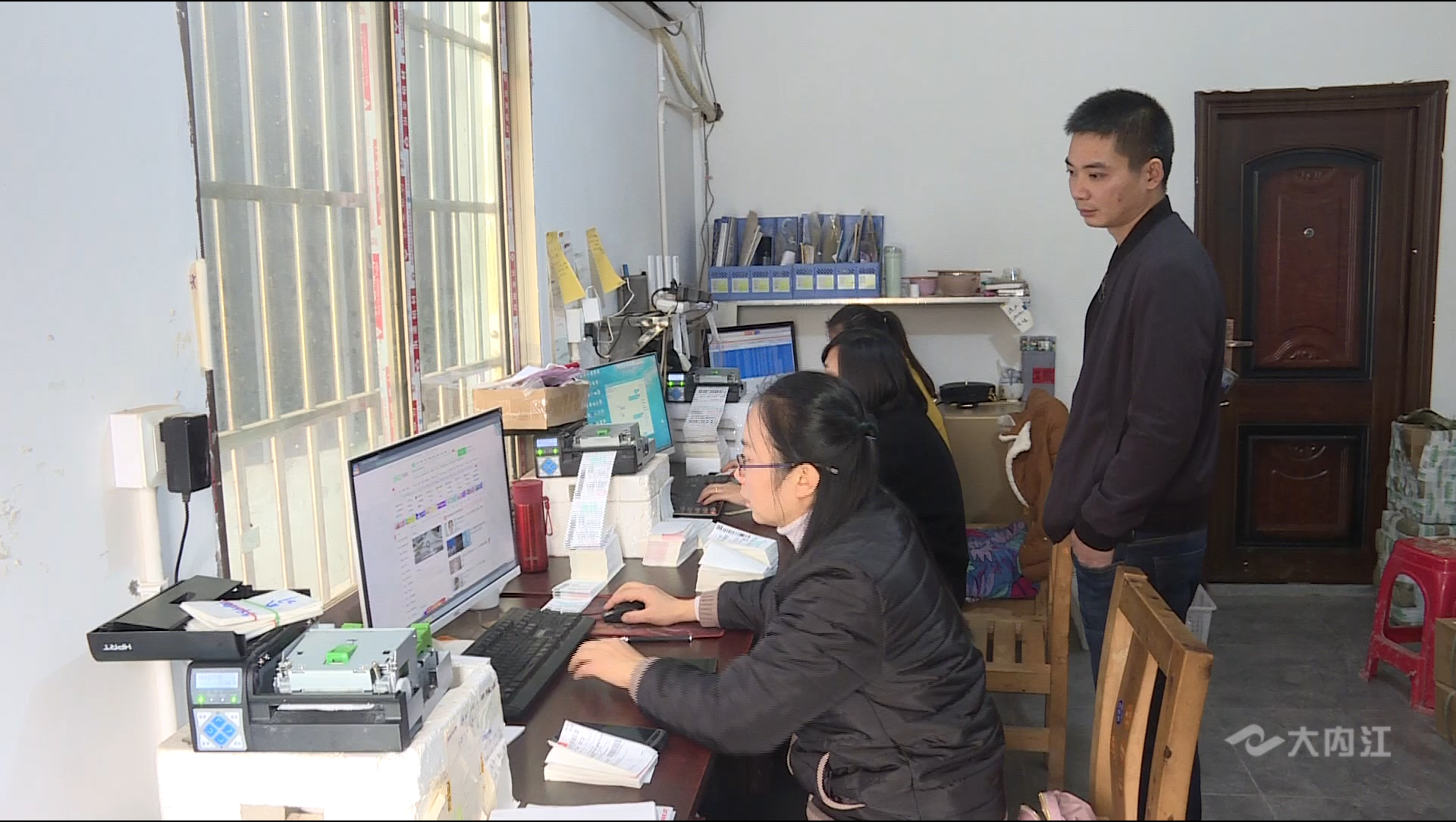 281877_1603357619427184.jpg 04.JPG