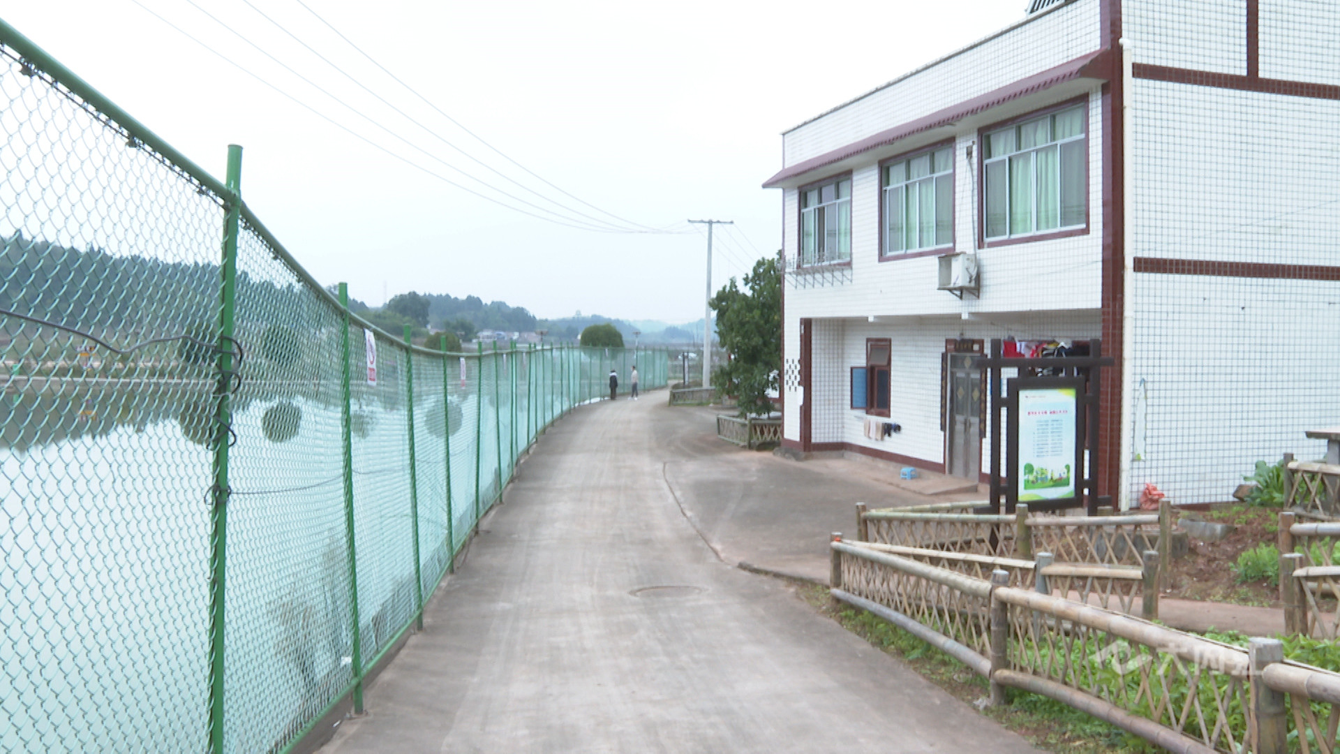 281876_1606444486795669.jpg 农村人居环境整治1.jpg