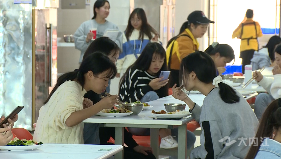 281877_1605319018427012.jpg 光.jpg