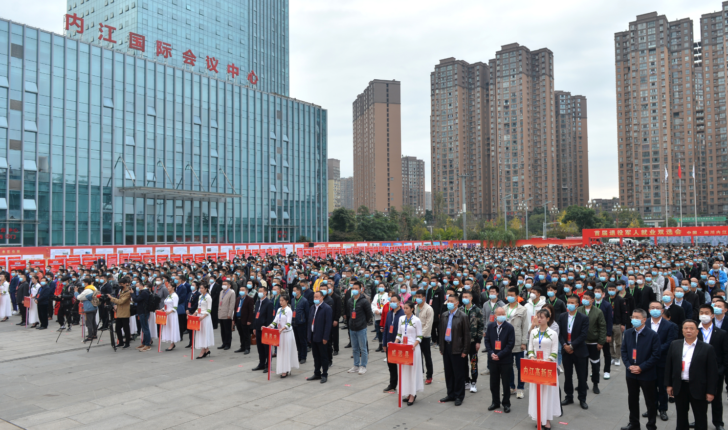 281877_1605698469893404.png 02.png