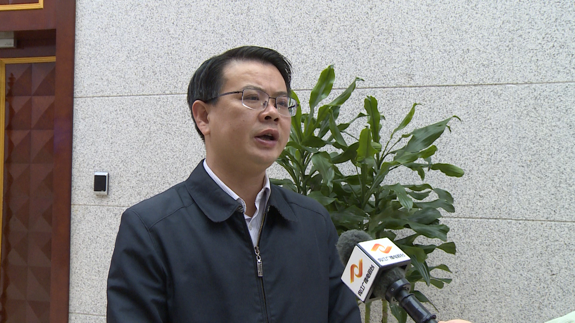 282377_1605772961894183.jpg 威远县副书记罗侯勇.jpg