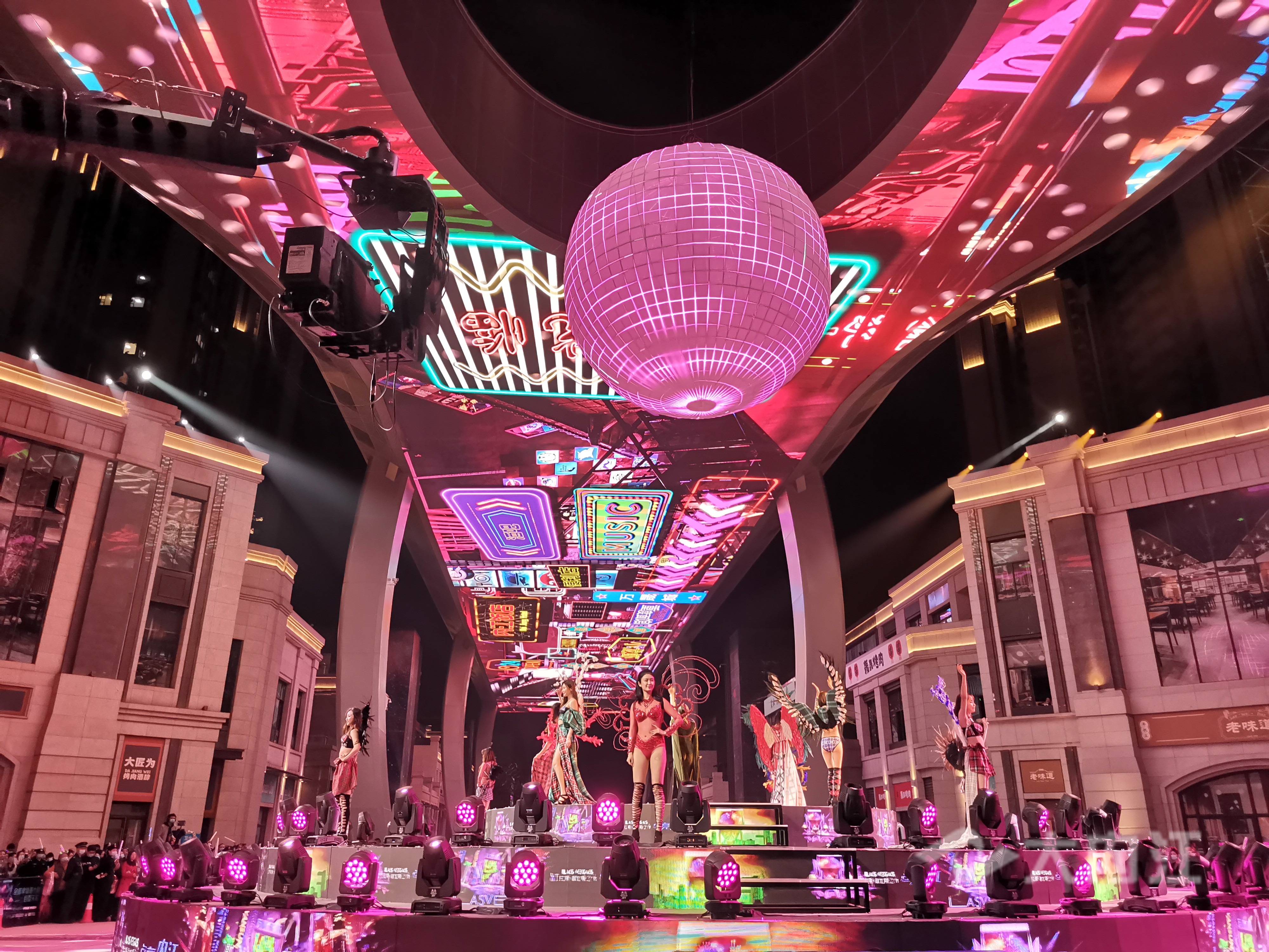 282377_1605926306784360.jpg j.jpg