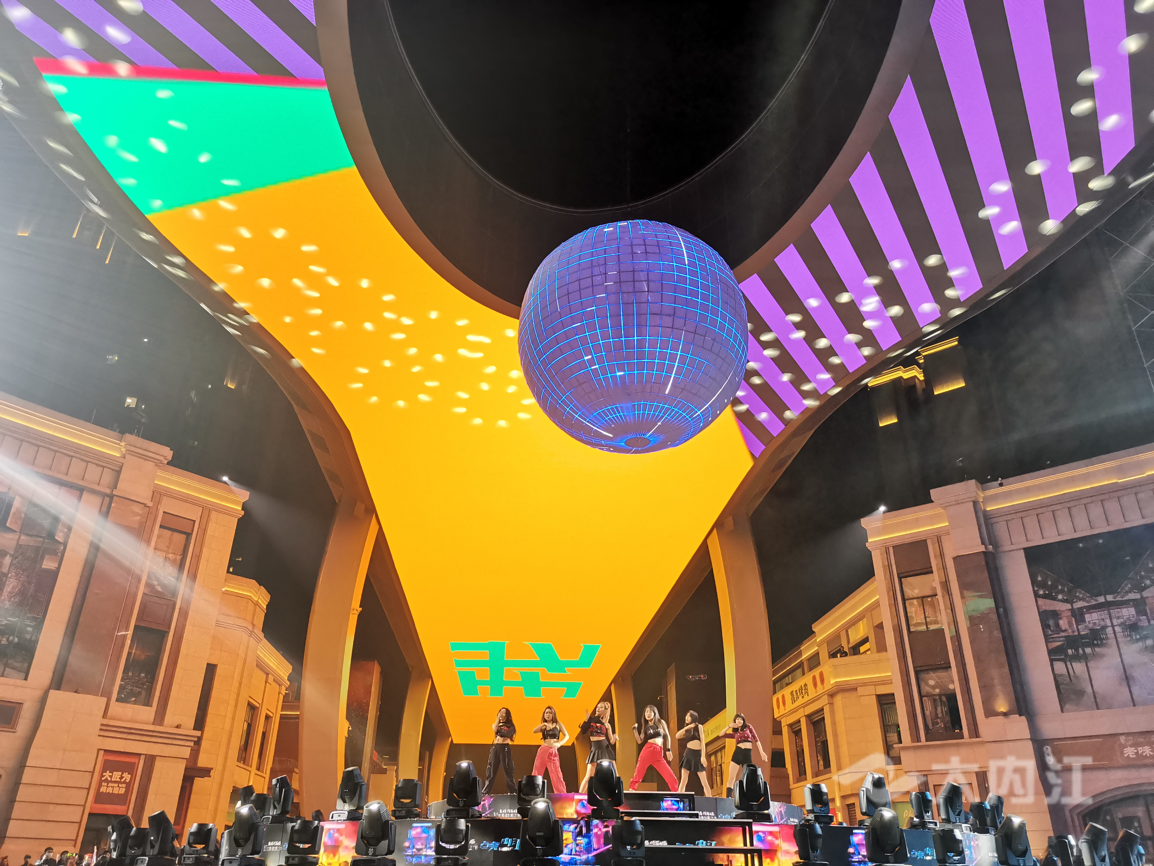 282377_1605926328577421.jpg j2.jpg