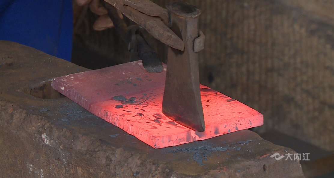 282377_1606376265169446.png 铁匠2.png