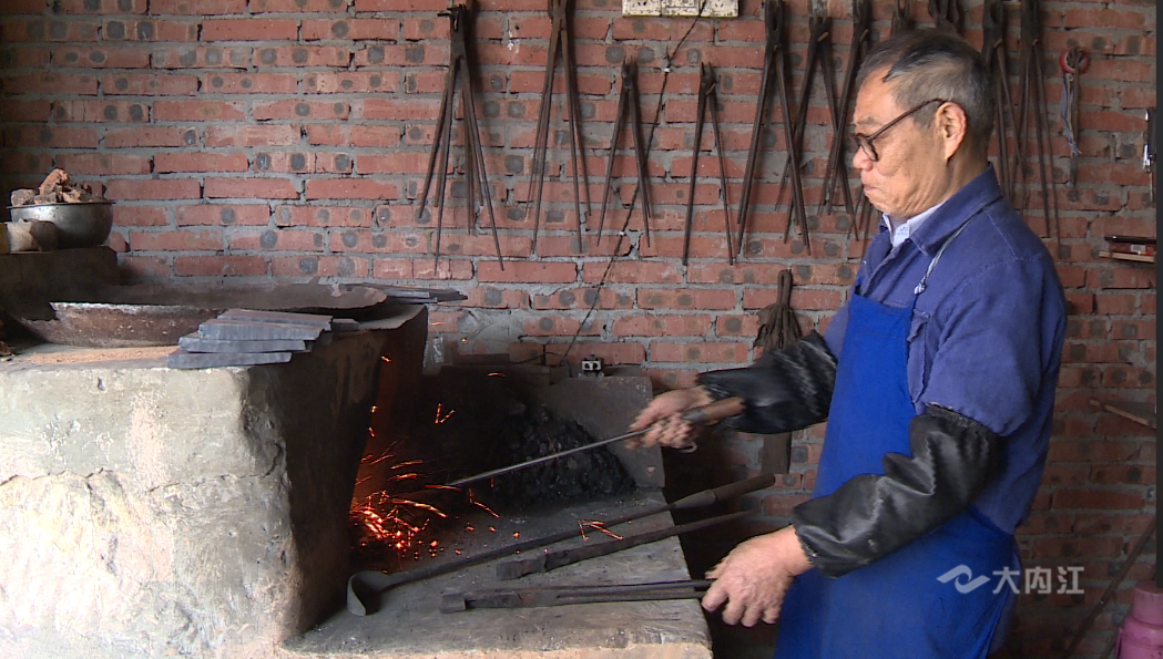 282377_1606376338862870.png 铁匠7.png