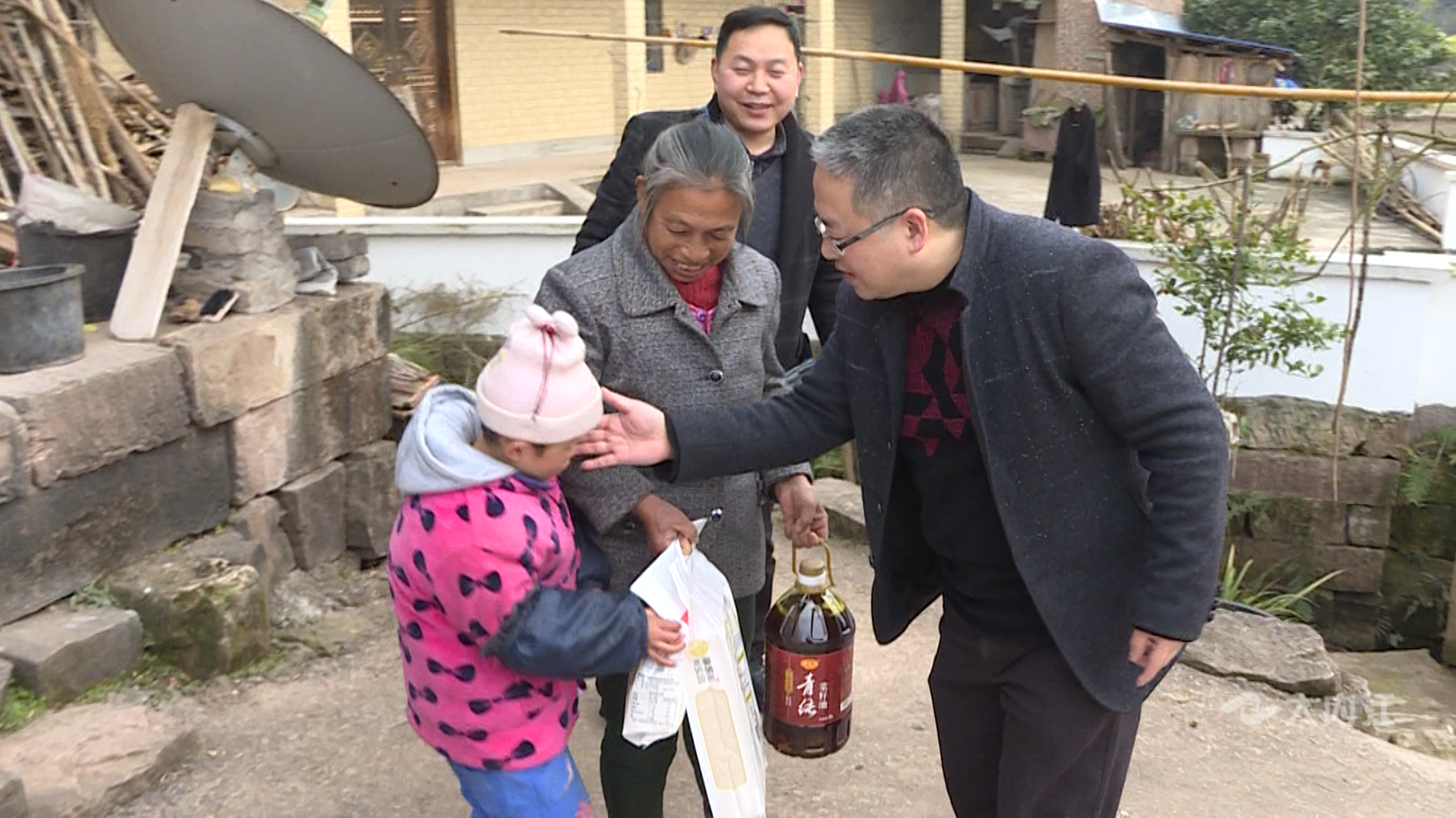 281876_1611544590912187.bmp 702_6050_01.00_00_15_14.静止007.bmp