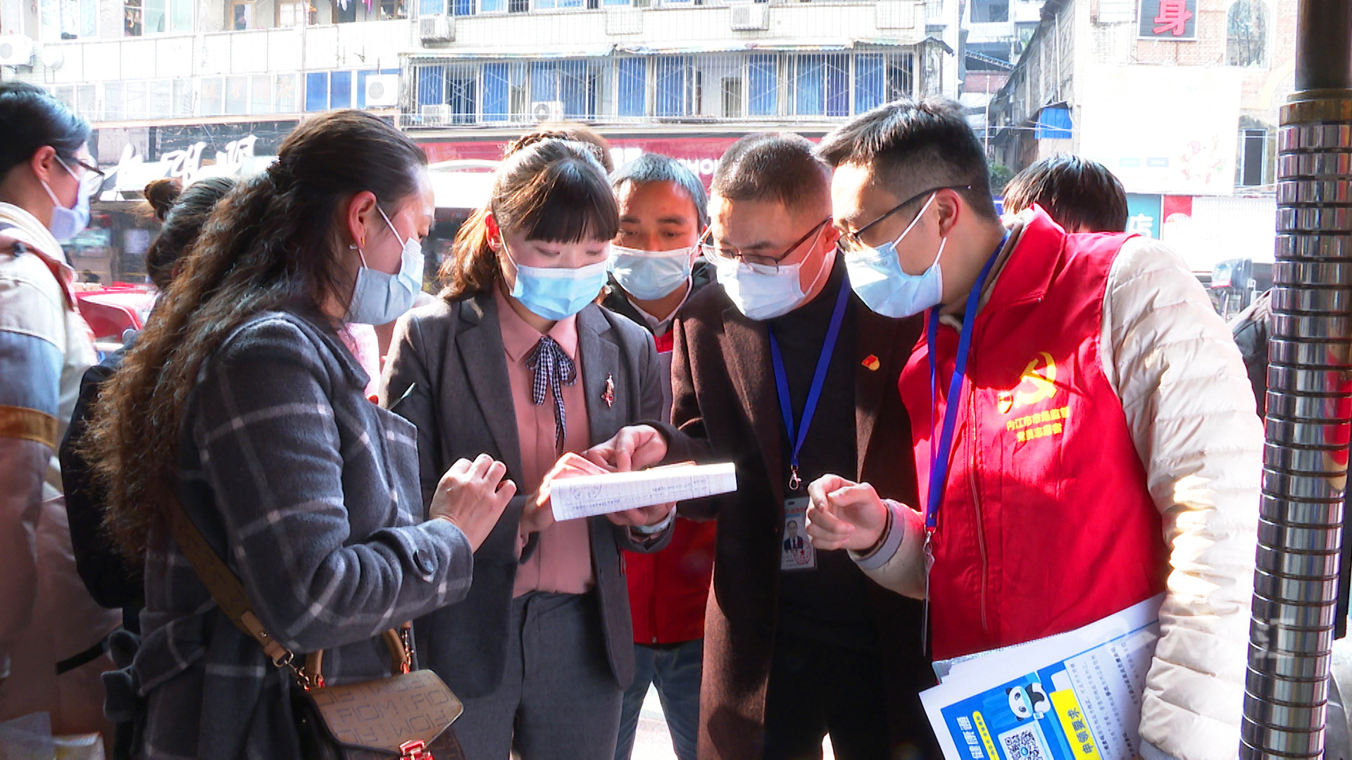 281606_1613024989770021.jpg 市场监管局党员服务队5.jpg