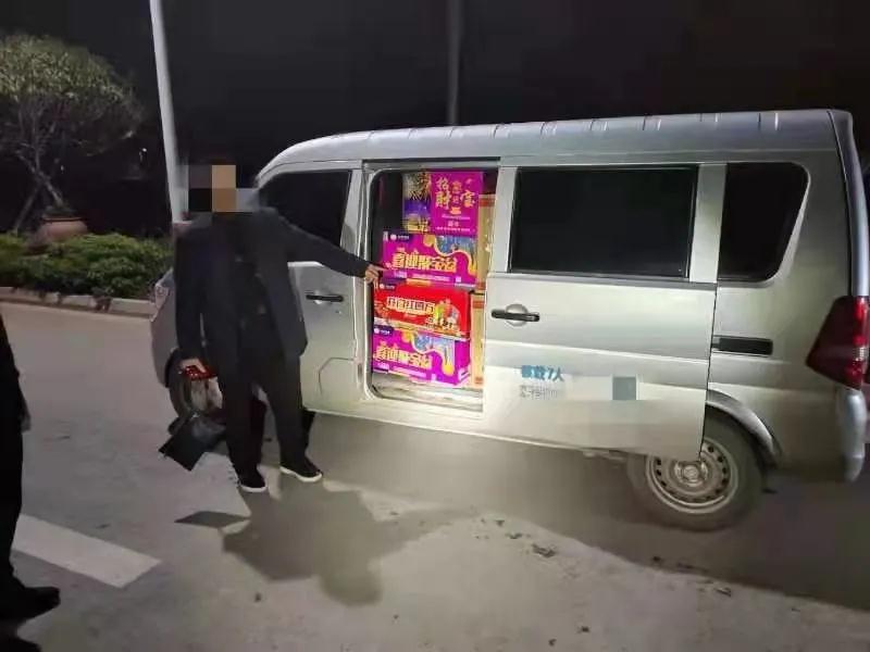 282377_1614166424404297.jpg 烟花15.jpg