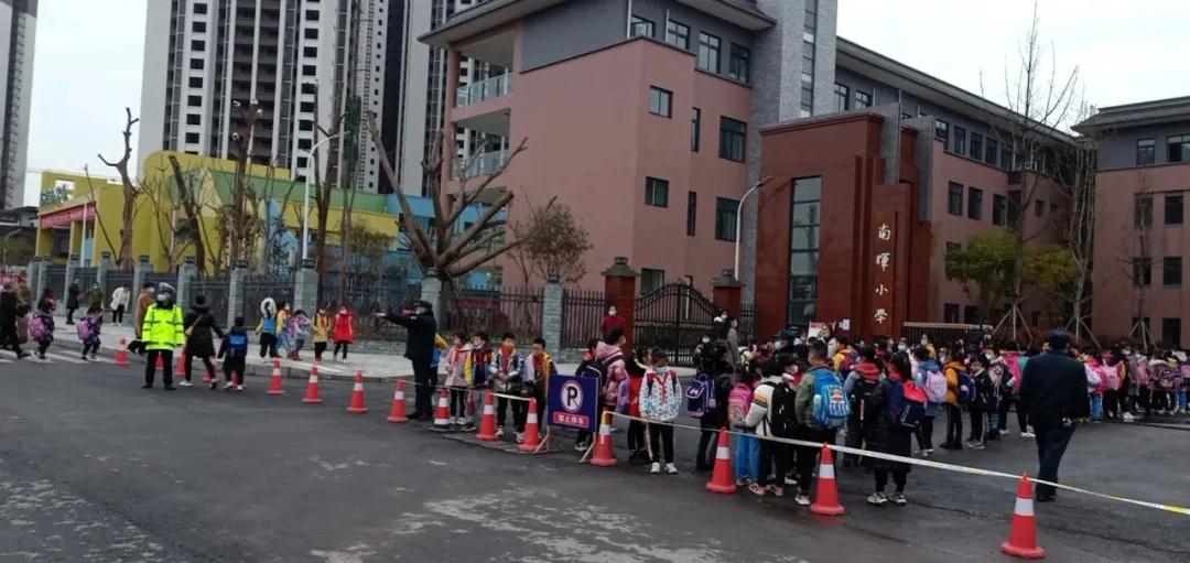 281877_1614585522343968.jpg 2.jpg