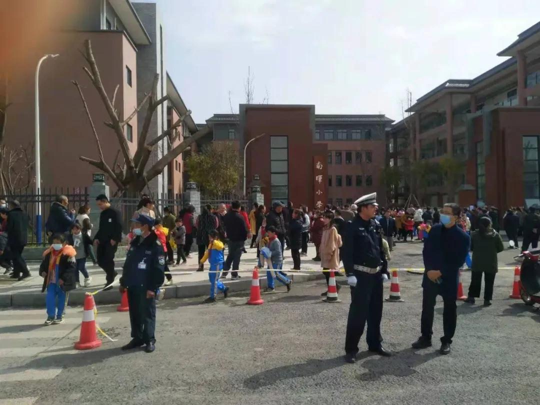 281877_1614585541989292.jpg 4.jpg