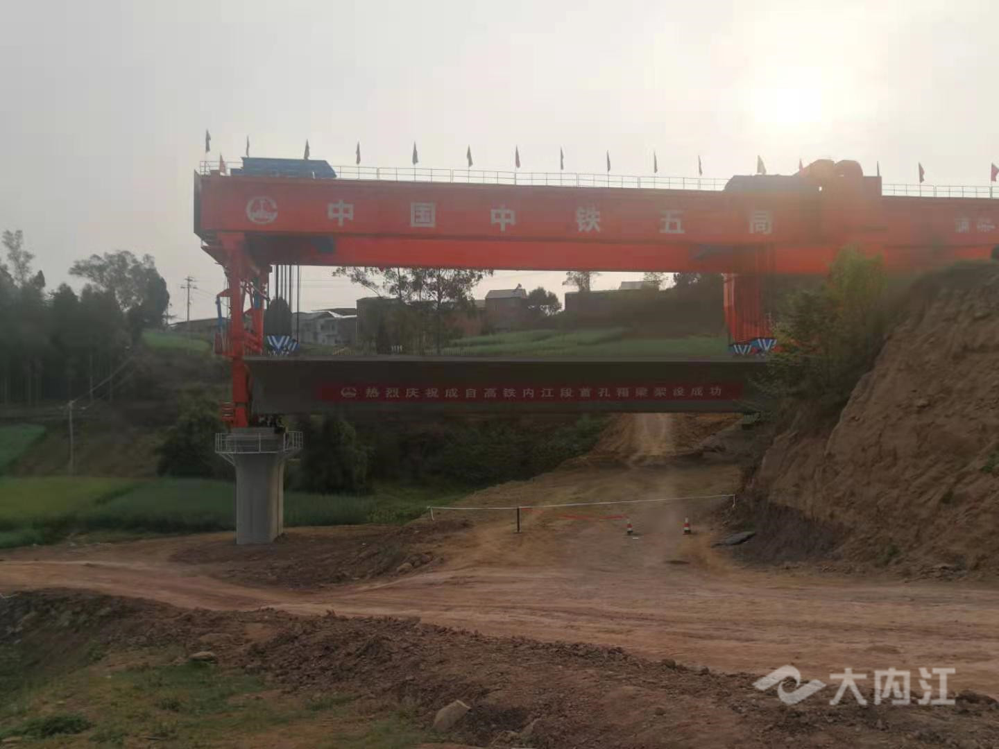 282377_1615942992761824.jpg 成渝2_副本.jpg