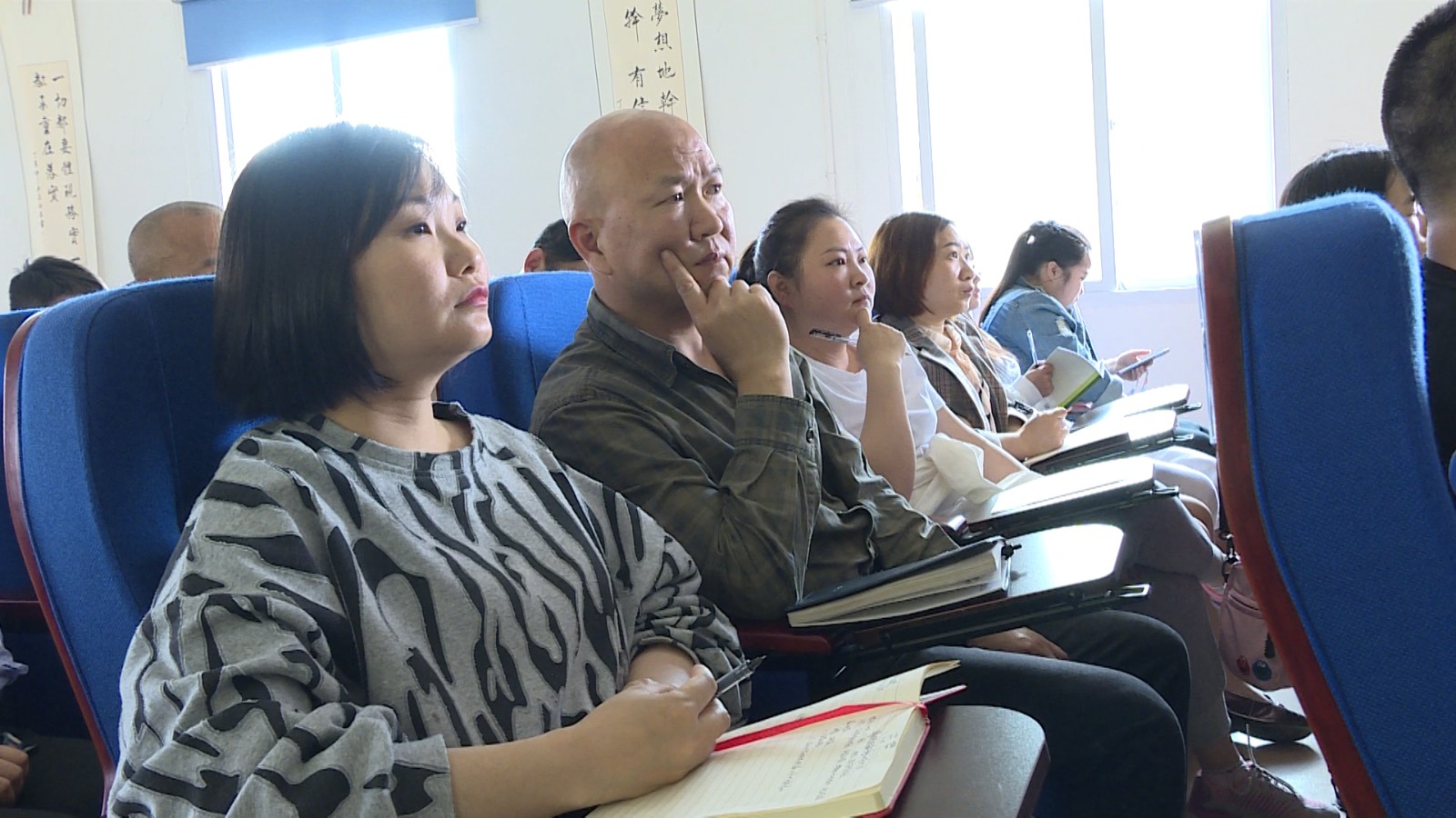 281921_1619536519984799.jpg 序列 04.00_02_12_14.Still028.jpg