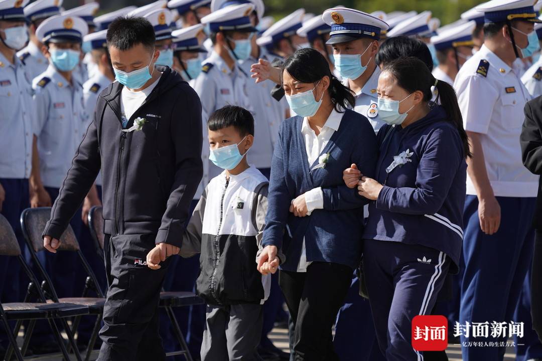 269955_1621059704766774.jpg 3.jpg