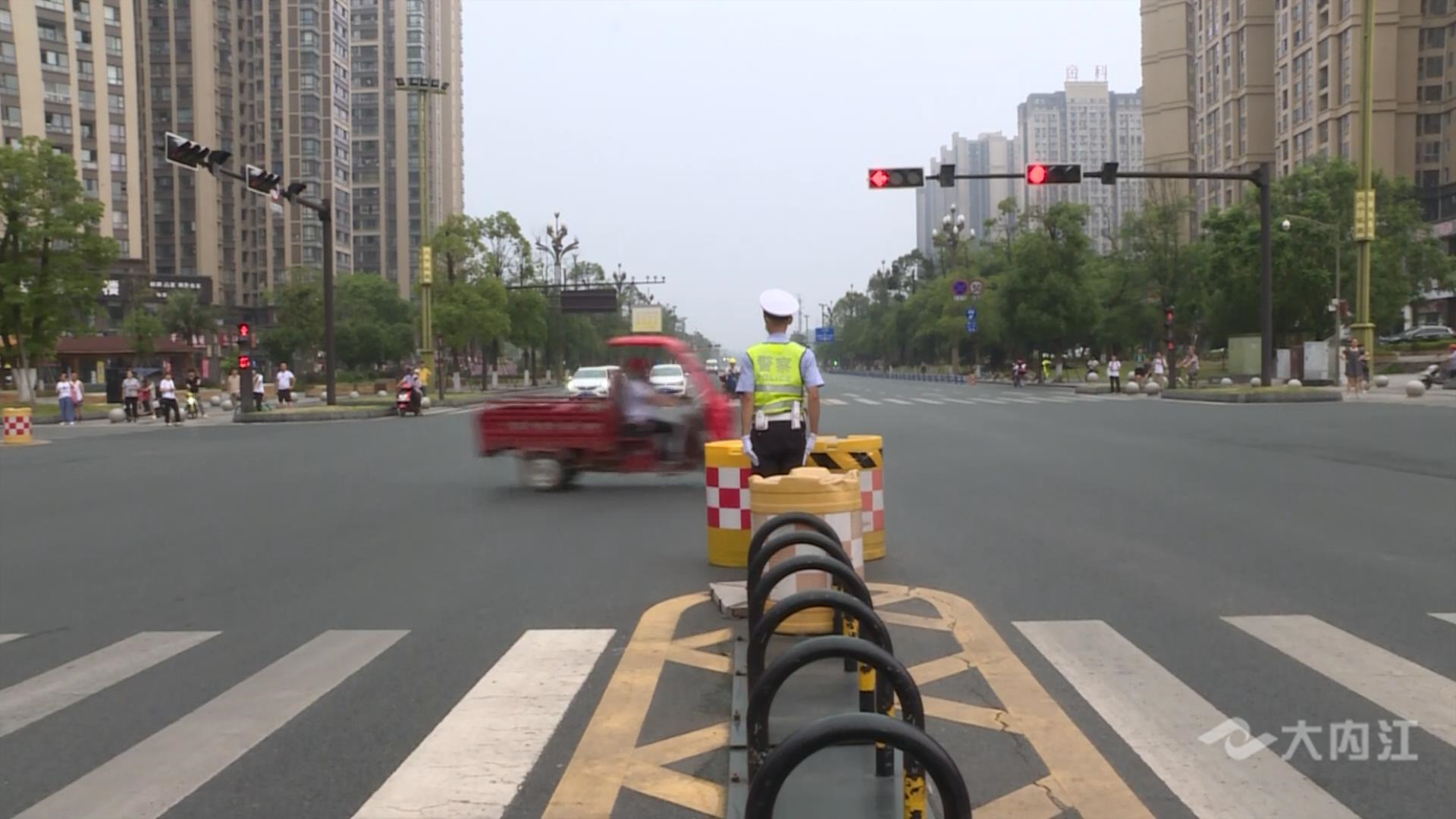 军姿交警.mp4_20220623_155115781.jpg