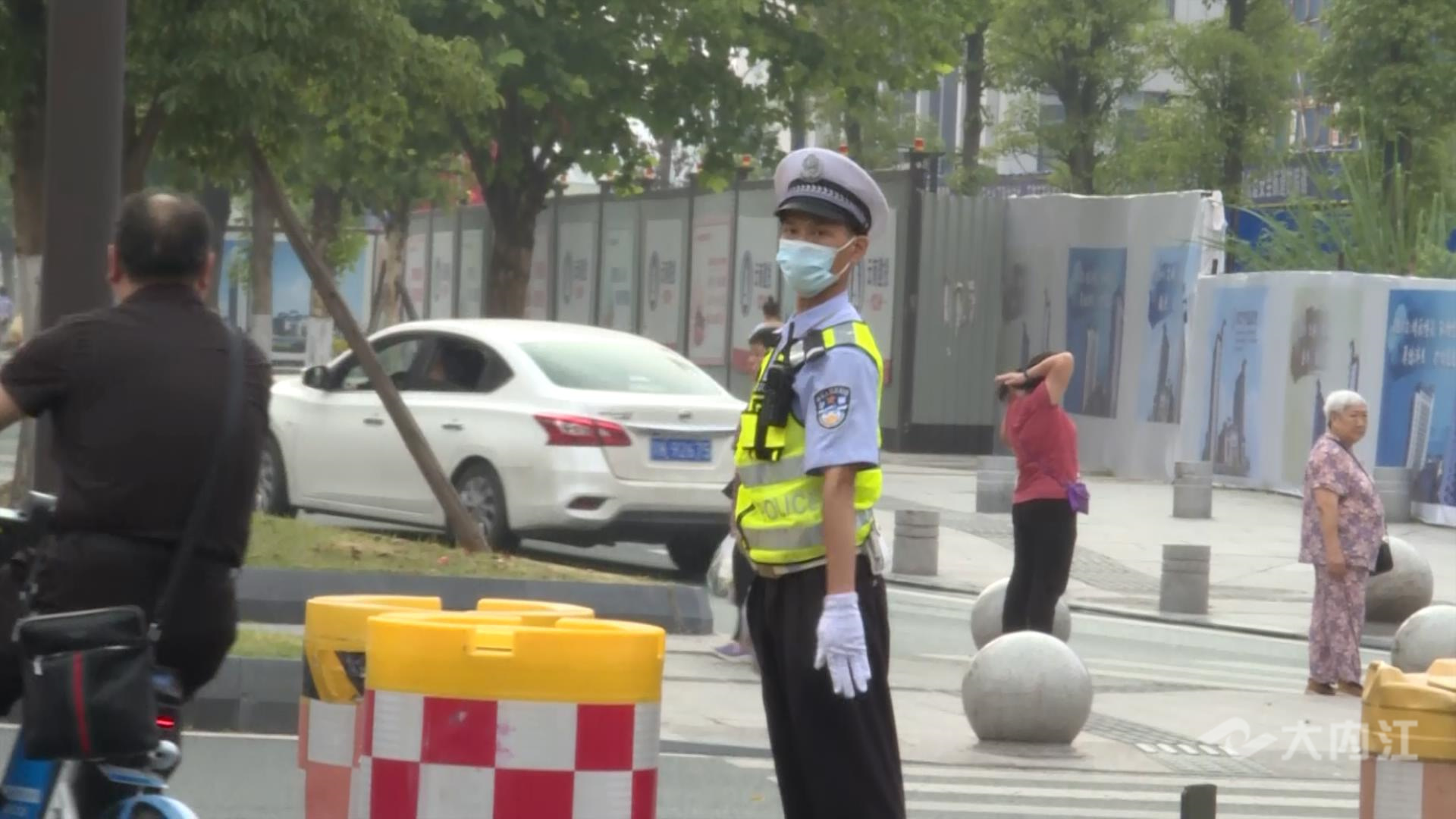 军姿交警.mp4_20220623_153443969.jpg