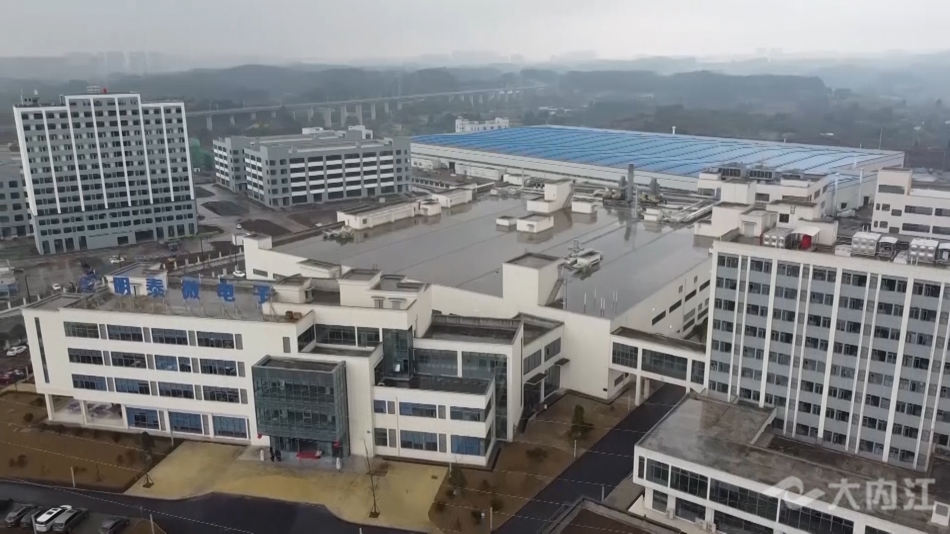 320608_1657517361730479.jpg 就业01.jpg