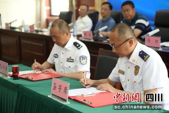 协作机制签订现场。内江监狱供图