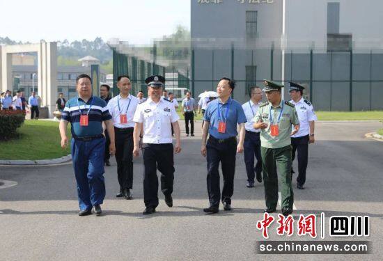参观现场。内江监狱供图