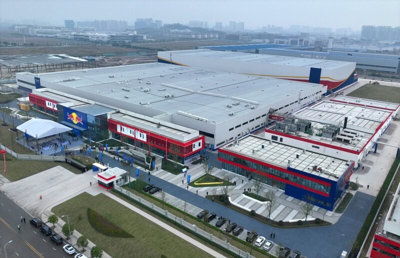 天丝红牛（四川）生产基地。王斌摄